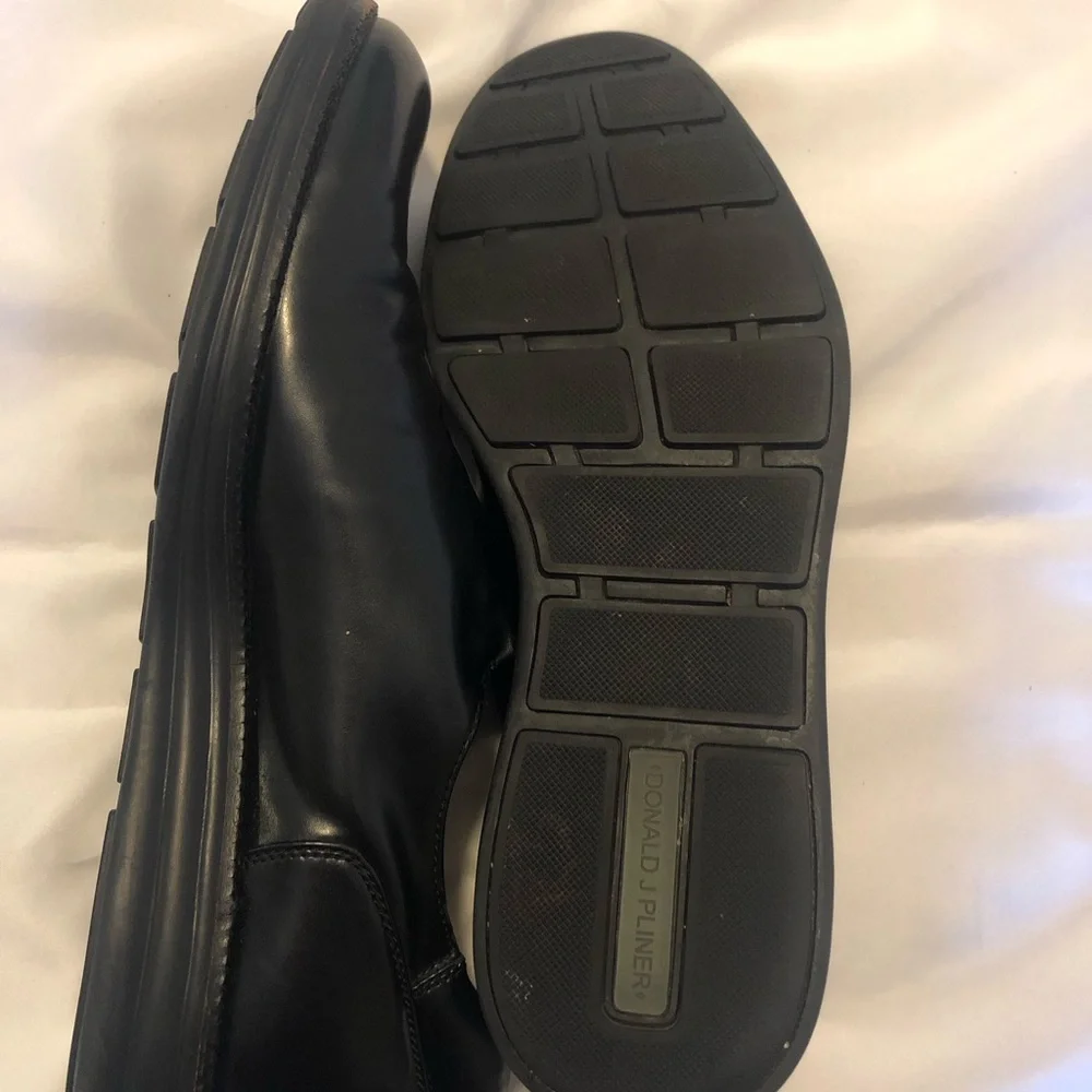 Donald J. Pliner Black Leather Loafers Sleek Design